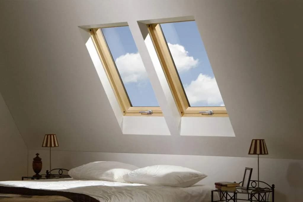 Jakie okna dachowe drewniane czy PVC: wady, zalety i najlepszy wybór Jakie okna dachowe drewniane czy PVC: wady, zalety i najlepszy wybór