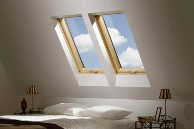 Jakie okna dachowe drewniane czy PVC: wady, zalety i najlepszy wybór Jakie okna dachowe drewniane czy PVC: wady, zalety i najlepszy wybór