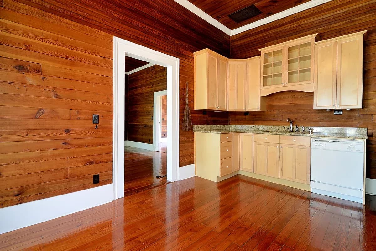 Skuteczne sposoby na wyczyszczenie boazerii w kuchni bez uszkodzeń Skuteczne sposoby na wyczyszczenie boazerii w kuchni bez uszkodzeń