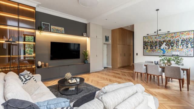 Co na ściany w salonie? Pomysły na dekorację, które zaskoczą każdego Co na ściany w salonie? Pomysły na dekorację, które zaskoczą każdego