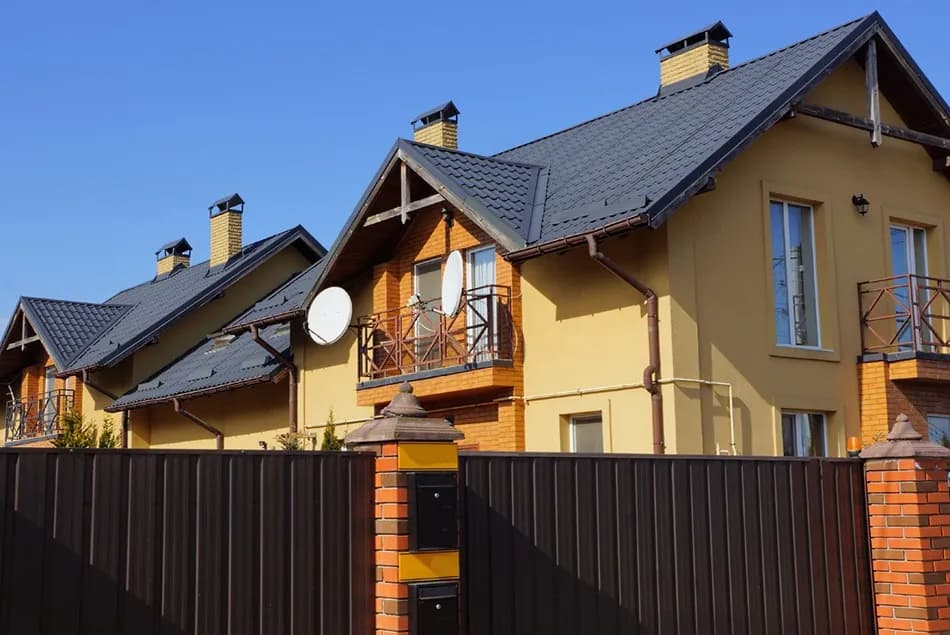 Jaki kolor pasuje do żółtej elewacji? Sprawdź najlepsze inspiracje kolorystyczne Jaki kolor pasuje do żółtej elewacji? Sprawdź najlepsze inspiracje kolorystyczne