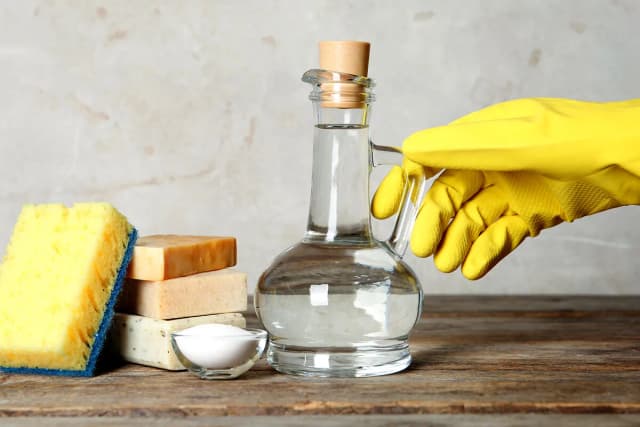 Ile octu do mycia okien? Idealne proporcje dla błyszczących szyb Ile octu do mycia okien? Idealne proporcje dla błyszczących szyb
