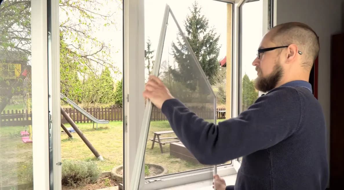 Jak zamocować moskitierę w oknie: krok po kroku do skutecznej ochrony Jak zamocować moskitierę w oknie: krok po kroku do skutecznej ochrony