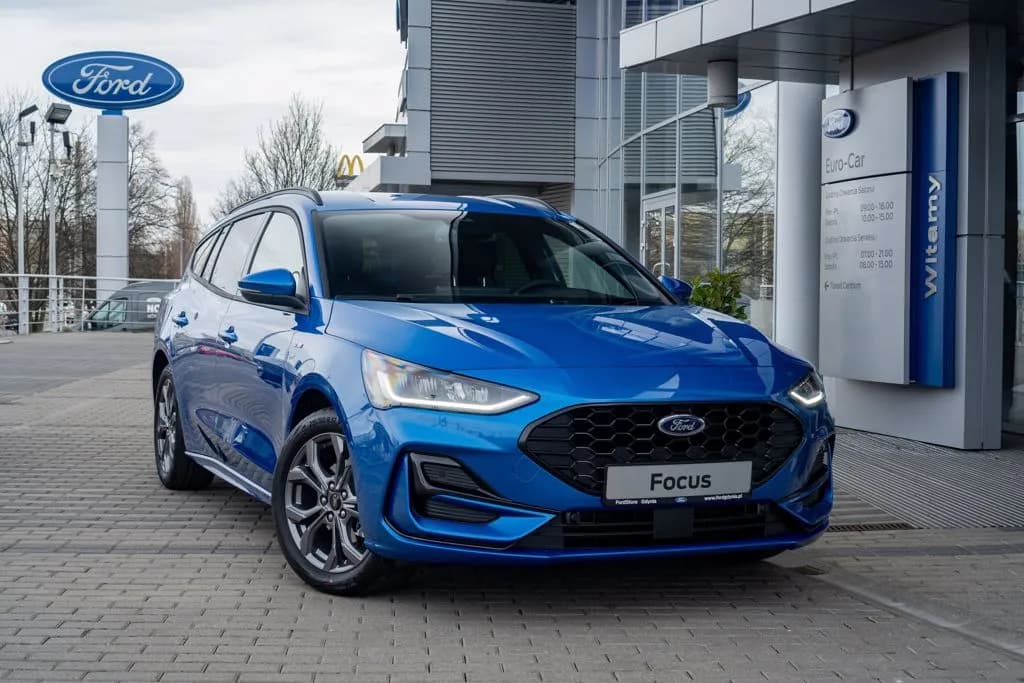 Nowy Ford Focus w salonach – co musisz wiedzieć o dostępności i cenach Nowy Ford Focus w salonach – co musisz wiedzieć o dostępności i cenach